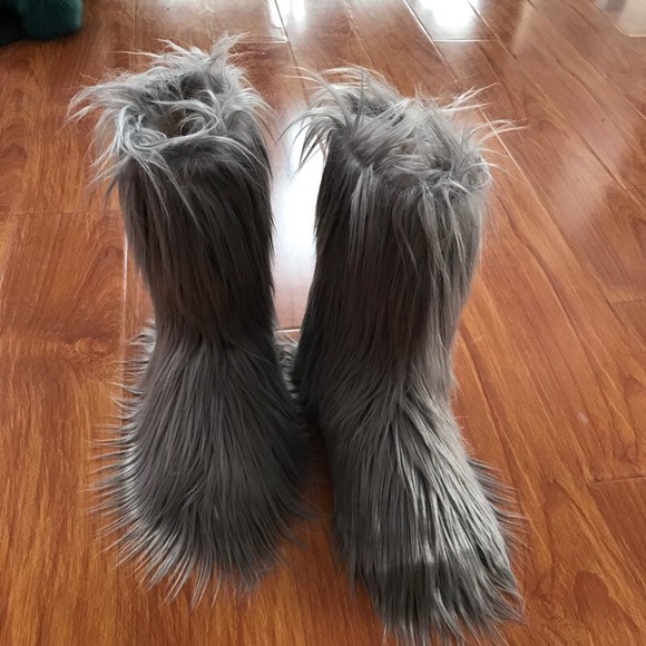 Furry Boots - Picture 3 of 3